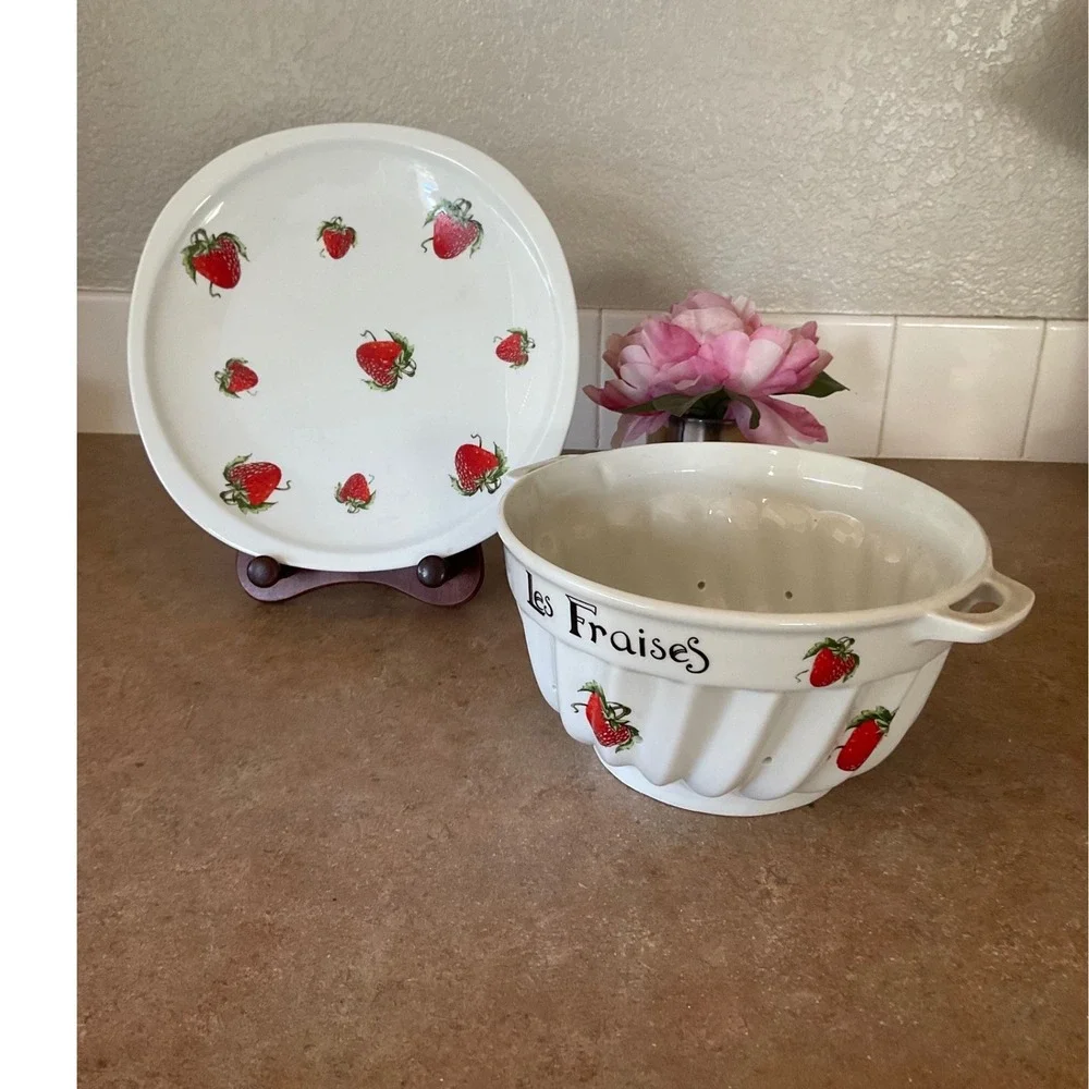 Les Fraises Ceramic Strawberry Berry Colander Underplate Set White Fluted